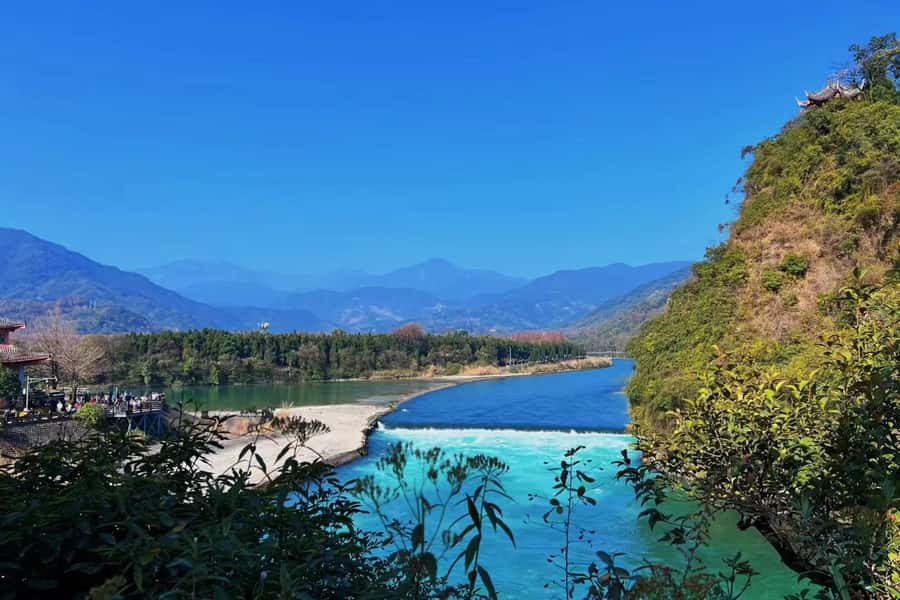 1-Day Mount Qingcheng and Dujiangyan Irrigation System Tour - Li Bing’s 2,200-year-old water project