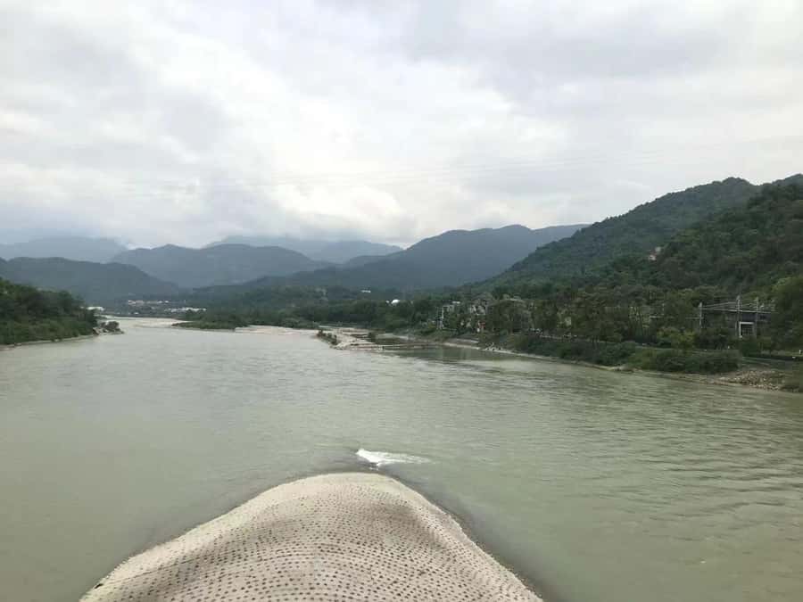 1-Day Mount Qingcheng and Dujiangyan Irrigation System Tour - Guide choice: private tour or self-guided option