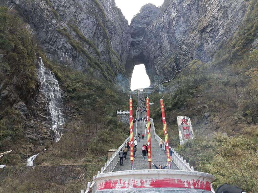 1-Day Private Tour to Zhangjiajie Highlights - Tianzi Mountain and the long cable car ride