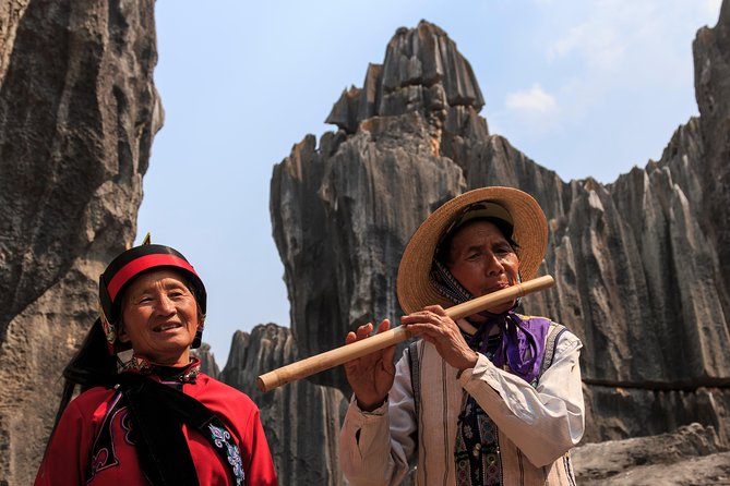 1 Day Stone Forest & Jiuxiang Cave Tour - Lunch with a local Yunnan touch