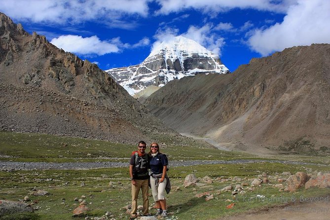 15 Days Mt Everest and Mt Kailash Kora Pilgrimage Group Tour - Days 4 to 5: Yamdrok Lake, Gyantse, and the road to Everest