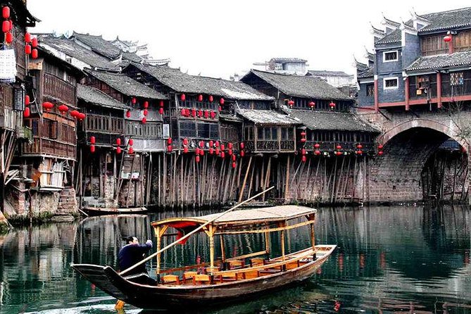 3-Day "A Bite" Of Mysterious West Hunan Tour (Zhangjiajie+Fenghuang) - Day 2: Fenghuang’s old streets and Golden Whip Brook