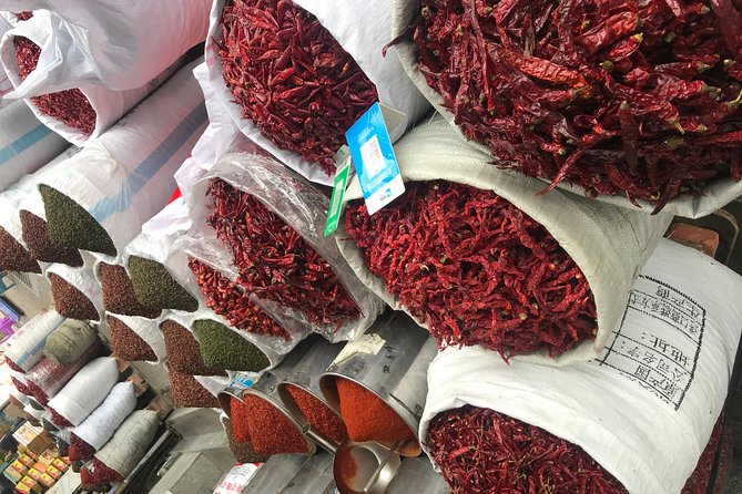 3-Hour Herbal Wholesale TCM Market and a Local Wet Market Tour - Starting at Wenshu Yuan Monastery