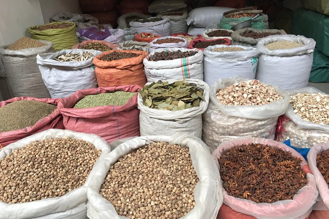 3-Hour Herbal Wholesale TCM Market and a Local Wet Market Tour - Why a private group makes a difference