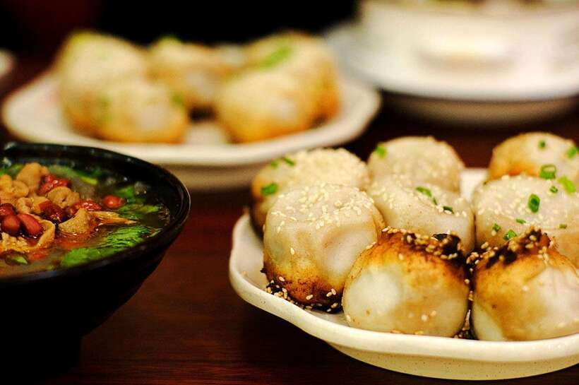 3-Hour Shanghai Street Food Tasting & Old Town Private Tour - Shanghai food makes the first move