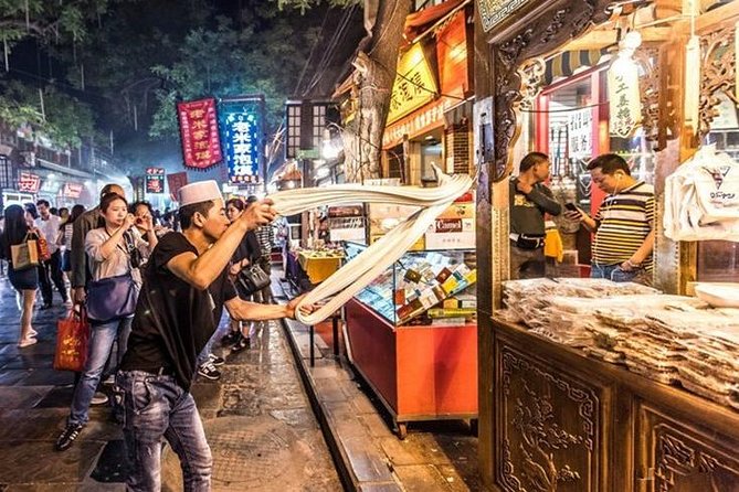 3-Hour Xi'an Muslim Street Food Walking Tour - Your first tastes: lamb soup, kebabs, and local drinks