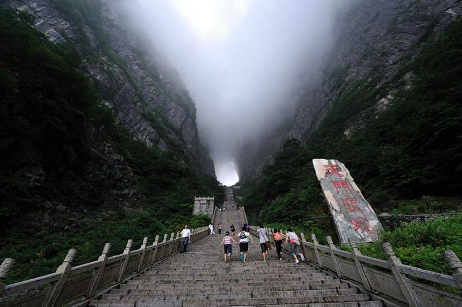4-Day Highlights of Zhangjiajie With Sunrise Experience - Day 1: A Simple Arrival in Zhangjiajie City