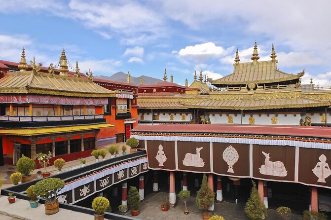 4 Days Lhasa City Essential Group Tour - Guides, group size, and the human side of the tour