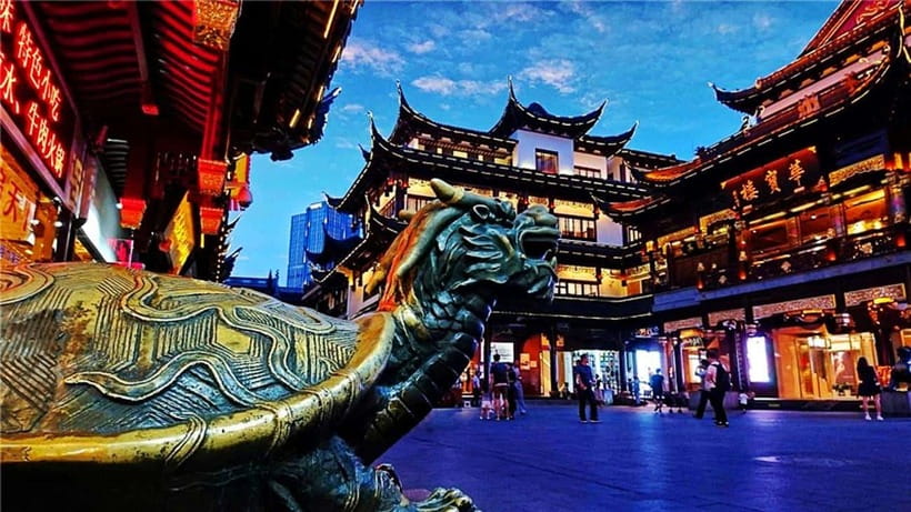 4-Hour Shanghai Best Garden and Temple Tour with Tea Tasting - Entering the Jade Buddha Temple