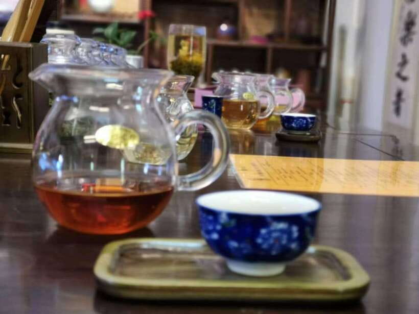 4-Hour Shanghai Best Garden and Temple Tour with Tea Tasting - Walking through 500-year-old Yu Garden