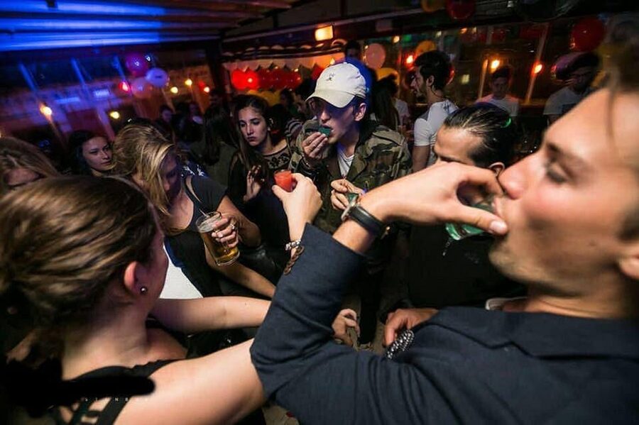 4-Hour Shanghai Pub Crawl (bars & nightclub hopping) - Should you book the Shanghai Pub Crawl?