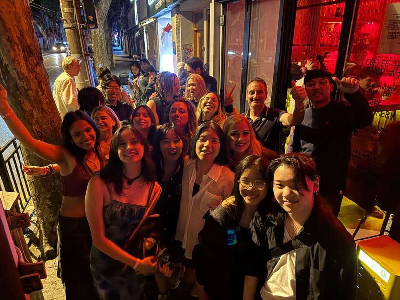 4-Hour Shanghai Pub Crawl (bars & nightclub hopping) - The first 40 minutes: a beer and quick introductions