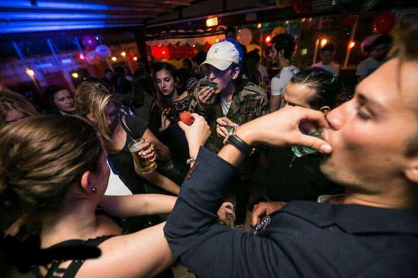 4-Hour Shanghai Pub Crawl (bars & nightclub hopping) - Why solo visitors fit the format so well