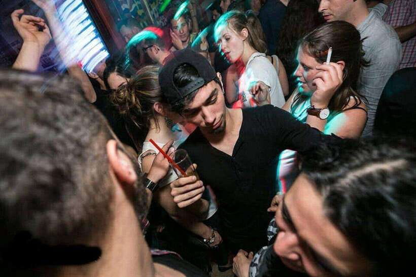 4-Hour Shanghai Pub Crawl (bars & nightclub hopping) - What kind of night should you expect?