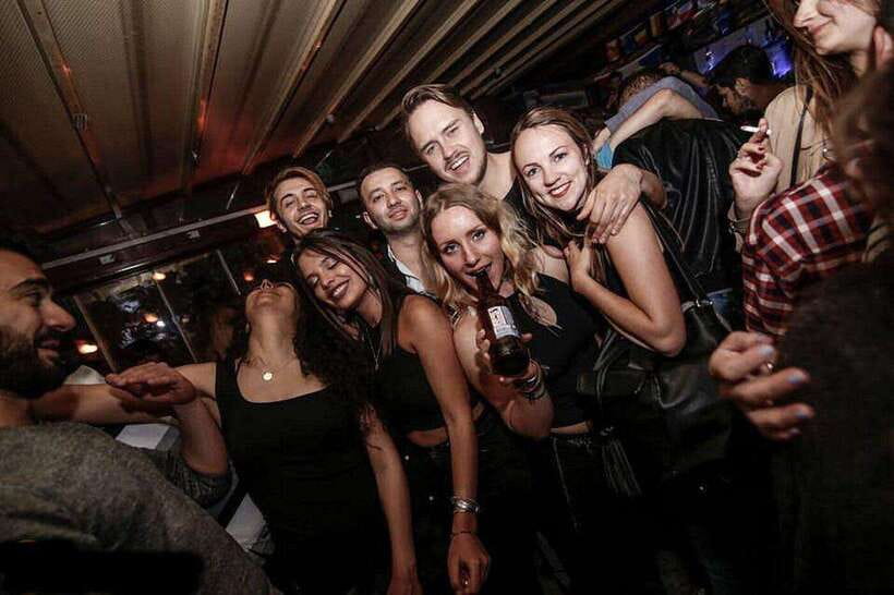 4-Hour Shanghai Pub Crawl (bars & nightclub hopping) - Strengths and limitations at a glance