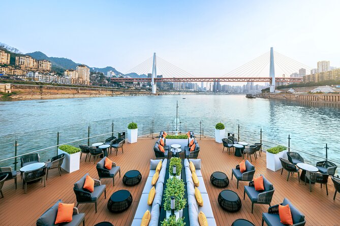 4D3N Yangtze River Cruise: Chongqing to Yichang by Century Cruise - Day three: Qutang Gorge, Wu Gorge, and the smaller waterways
