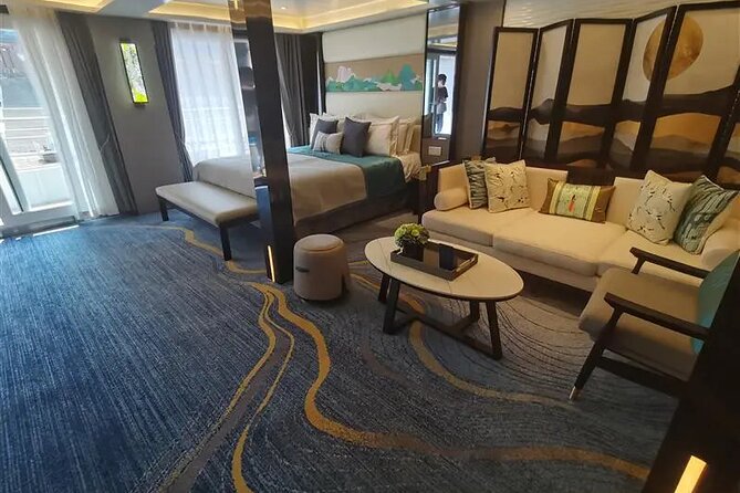 4D3N Yangtze River tour: Chongqing to Yichang by Victoria Sabrina - Day 3: Qutang Gorge, Wu Gorge, and Shennv Stream