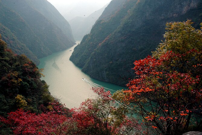 4D3N Yangtze River tour: Chongqing to Yichang by Victoria Sabrina - Boarding at Chaotianmen Dock in Chongqing