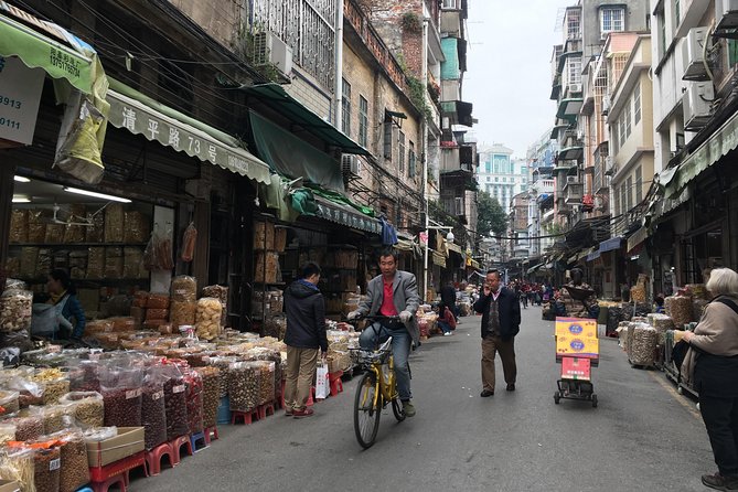 5-Hour Sai Kwan Walking Tour with Unique Food Tasting - Starting with dim sum near Tianzi Wharf