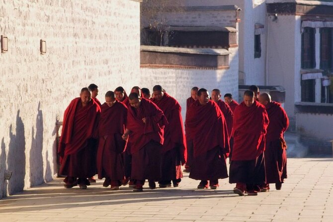 9 Days Lhasa Gyantse Shigatse Everest Namtso Group Tour - An early Everest morning with a basic breakfast