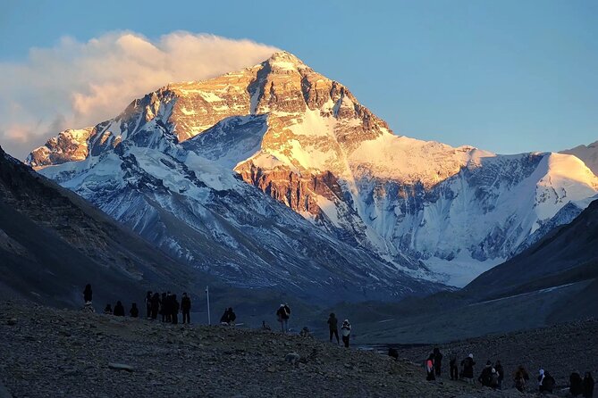 9 Days Lhasa Gyantse Shigatse Everest Namtso Group Tour - Potala Palace and the pilgrims of Jokhang