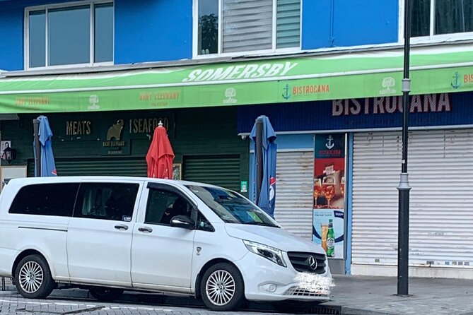 A Private City Tour of Hong Kong with Mercedes-Benz - Aberdeen and the typhoon shelter