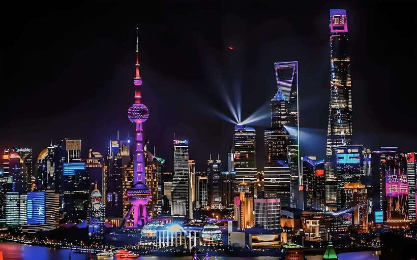 Amazing Shanghai Night Lights:River Cruise &Private Transfer - Boarding the boat with VIP seating