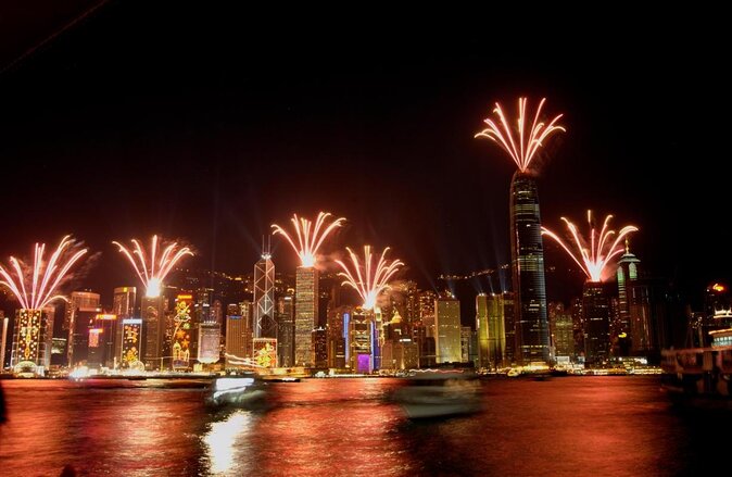 Aqua Luna: Symphony of Lights Cruise in Hong Kong - Key details of the Aqua Luna evening cruise