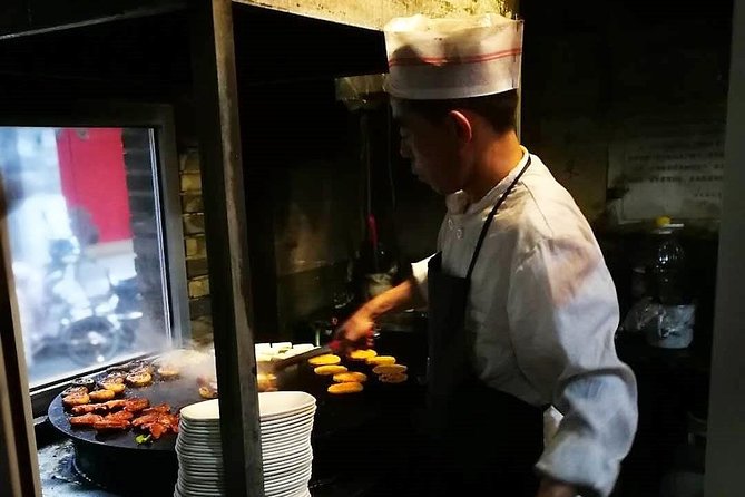 Authentic Old Beijing Hutong Food and Beer Private Tour - Walking into Beijing’s Shichahai hutongs
