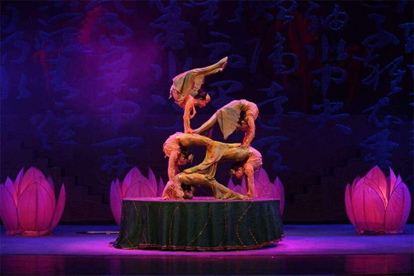Beijing: Acrobatic Show Tickets Traditional & Modern Fusion - Arriving at Qinle Palace and collecting your ticket