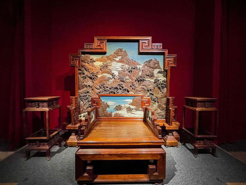 Beijing: Forbidden City and Tian’anmen Square Waking Tour - Crossing Tian’anmen Square