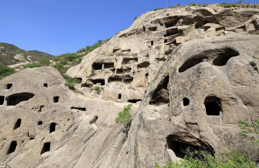 Beijing: Guyaju Cave Dwellings with Optional Visits - Walking through Guyaju’s 117 caves