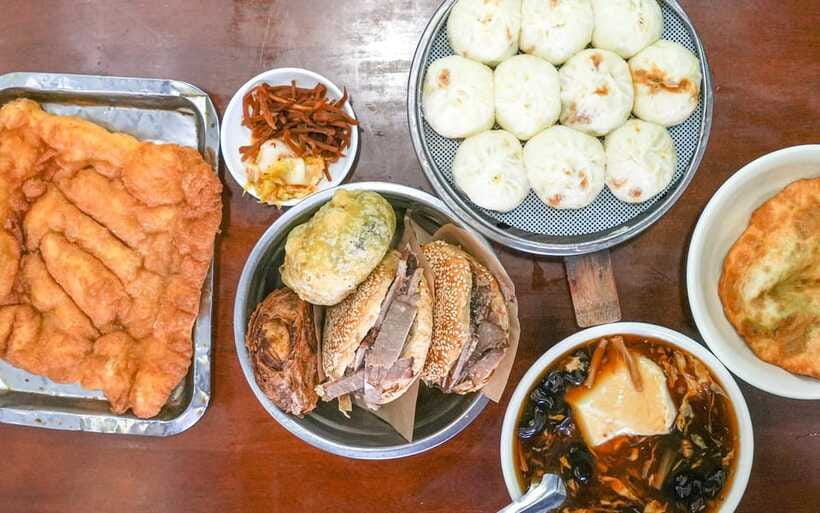 Beijing: Hutong Breakfast Food Tour - Imperial-era sweets and the rhythm of the route