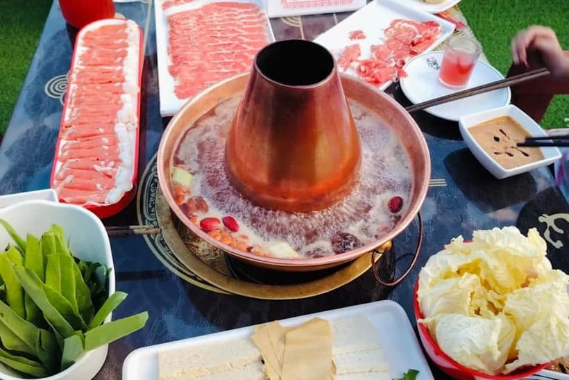Beijing Hutong Dinner and Beer Walking Private Tour - Wanning Bridge and Shichahai set the tone