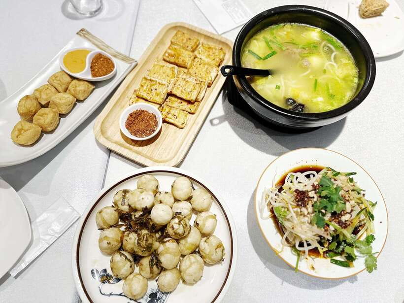 Beijing Hutong Food Crawl Delights: Peking duck, Hotpot&More - Roadside snacks: small bites between full meals