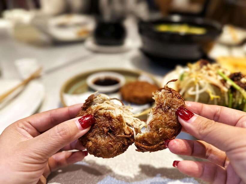 Beijing Hutong Food Crawl Delights: Peking duck, Hotpot&More - Who will enjoy this evening most