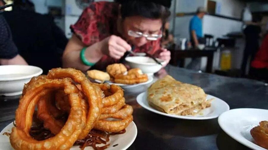 Beijing: Hutong Private Culinary Walking Tour - The first bites: fermented mung bean and fried Beijing snacks