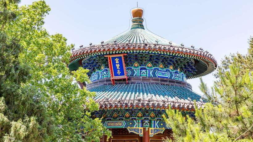 Beijing:Jingshan Park (Palace Museum Garden) Ticket - Arriving with a QR code and English guidebook
