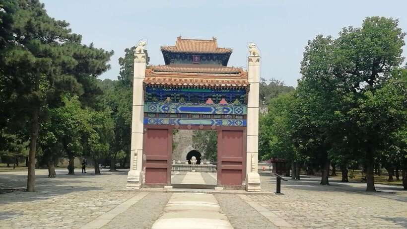 Beijing: Juyongguan Great Wall, Sacred Way & Ming Tombs Trip - Local lunch and how to choose your package