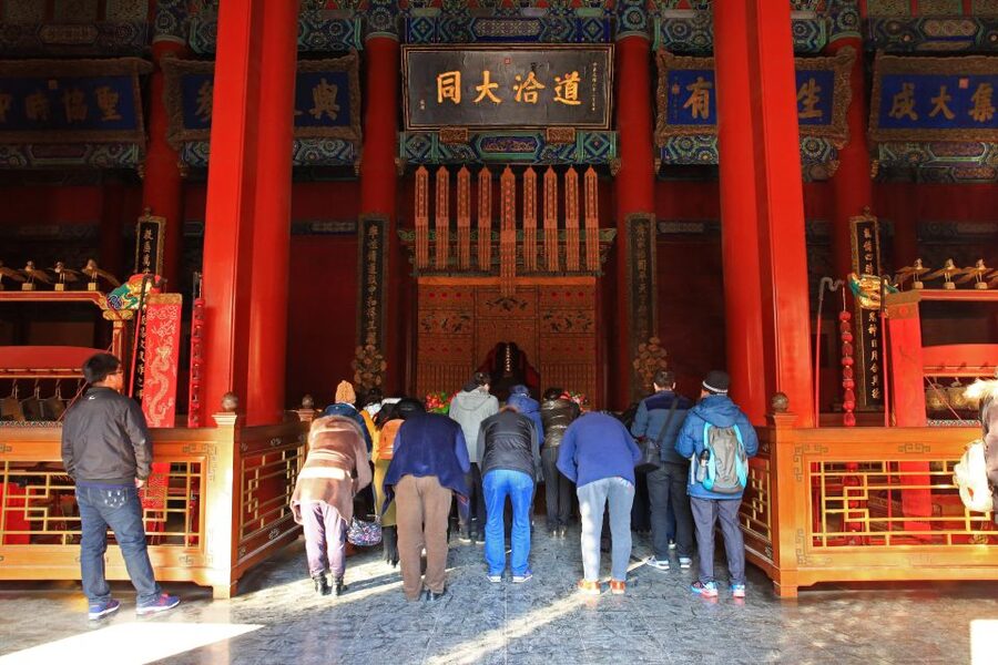 Beijing: Lama Temple, Confucius Temple and Guozijian Museum - Hutong lanes and a look at local life