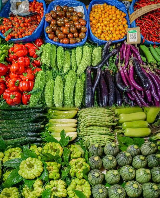 Beijing Market Tour with 10-course Family Feast - Key points at a glance