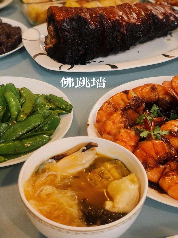 Beijing Market Tour with 10-course Family Feast - Reading Beijing through its food market