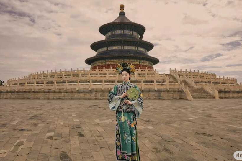 Beijing: Must-Try Chinese Ancient Costume Rental& Photoshoot - Photographing by the Forbidden City moat