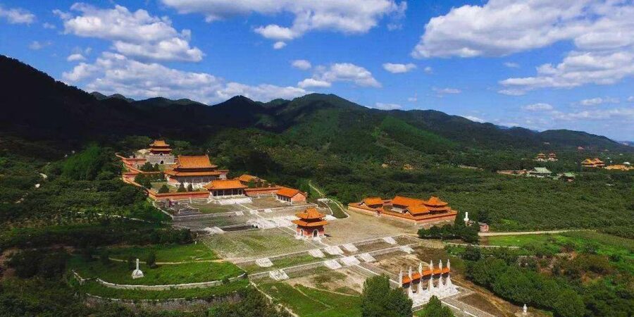 Beijing: Mutianyu Great Wall and Ming Tombs Private Tour - What makes the guides worth paying for