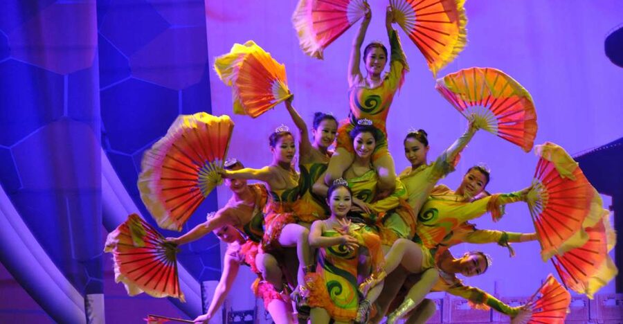 Beijing Night Tour with Acrobatics Show & PekingDuck Dinner - The acrobatics show brings old-style spectacle to life