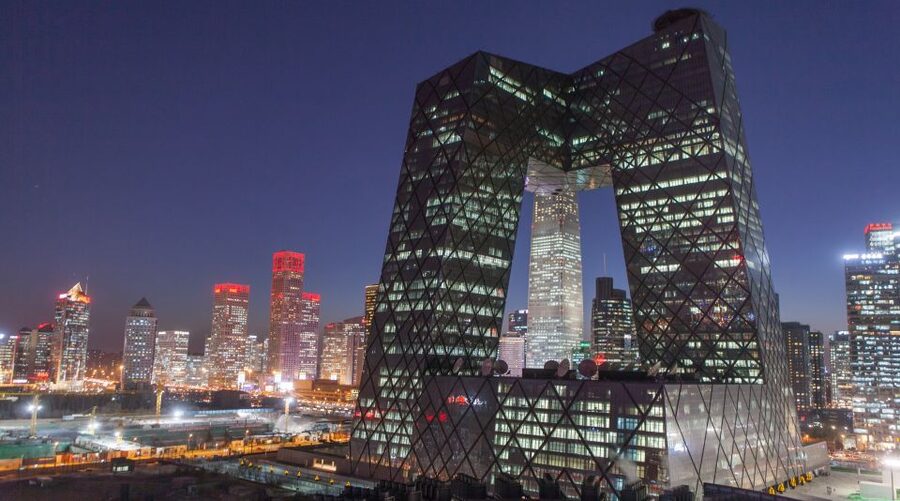 Beijing: Private Sightseeing Nighttime Tour with Transfer - Qianmen food streets and hutong walks