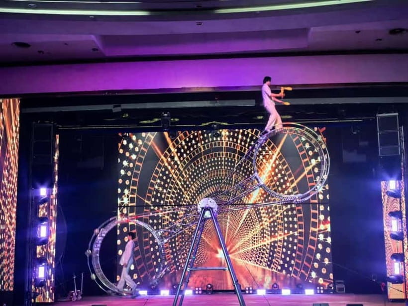 Beijing: Qinle Palace Acrobatics Show Ticket - Globe motorcycles and the biggest rush