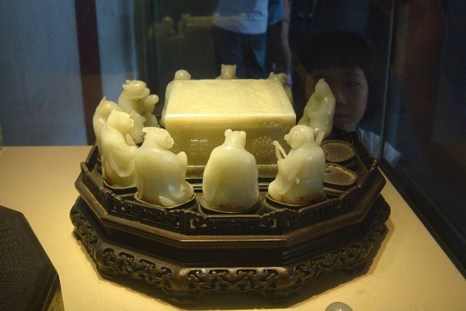 Beijing's Forbidden City with Special Viewing of Treasure Gallery and the Great Wall Ruins at Badaling - How the guide changes the day