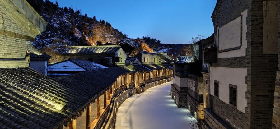 Beijing: Simatai Great Wall & Gubei Water Town Private Tour - Choosing daylight or the lantern-lit evening