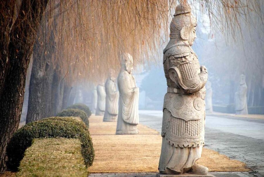 Beijing: Summer Palace, Sacred Road&Ming Tombs Private Tour - The optional Kunming Lake boat ride
